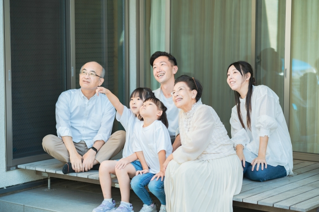 大切なのは、元気なうちに家族で話し合うことです。
自宅は?預貯金や保険はどこにある?誰に相談する?
家族間で共有しておくことで、、将来の不安やトラブルを大きく減らすことができます。
遺産分割協議も、家族が顔を合わせている時こそ、落ち着いて話を
進められます。